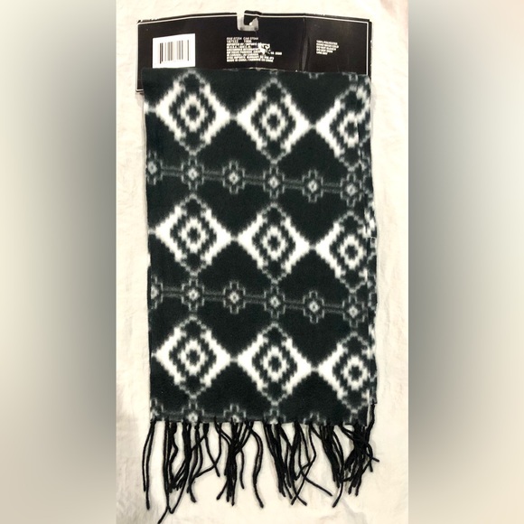 GREENBRIER INTERNATIONAL women’s/men’s plush Fleece Scarf size 9.5 x 59 in NWT - Picture 4 of 6